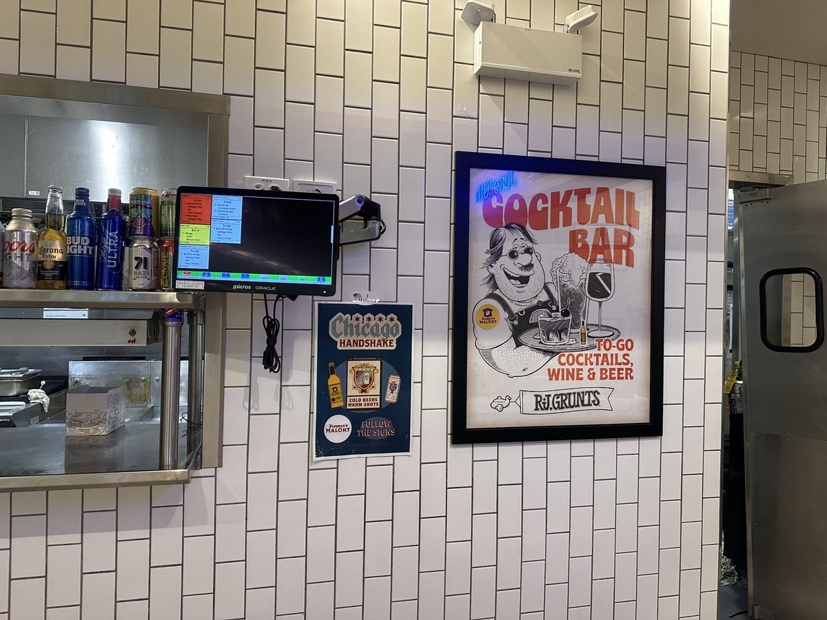 seanyodarouse's tweet image. Connecting in Chicago and my layover is long enough to get a Chicago Handshake. #Calgorithm