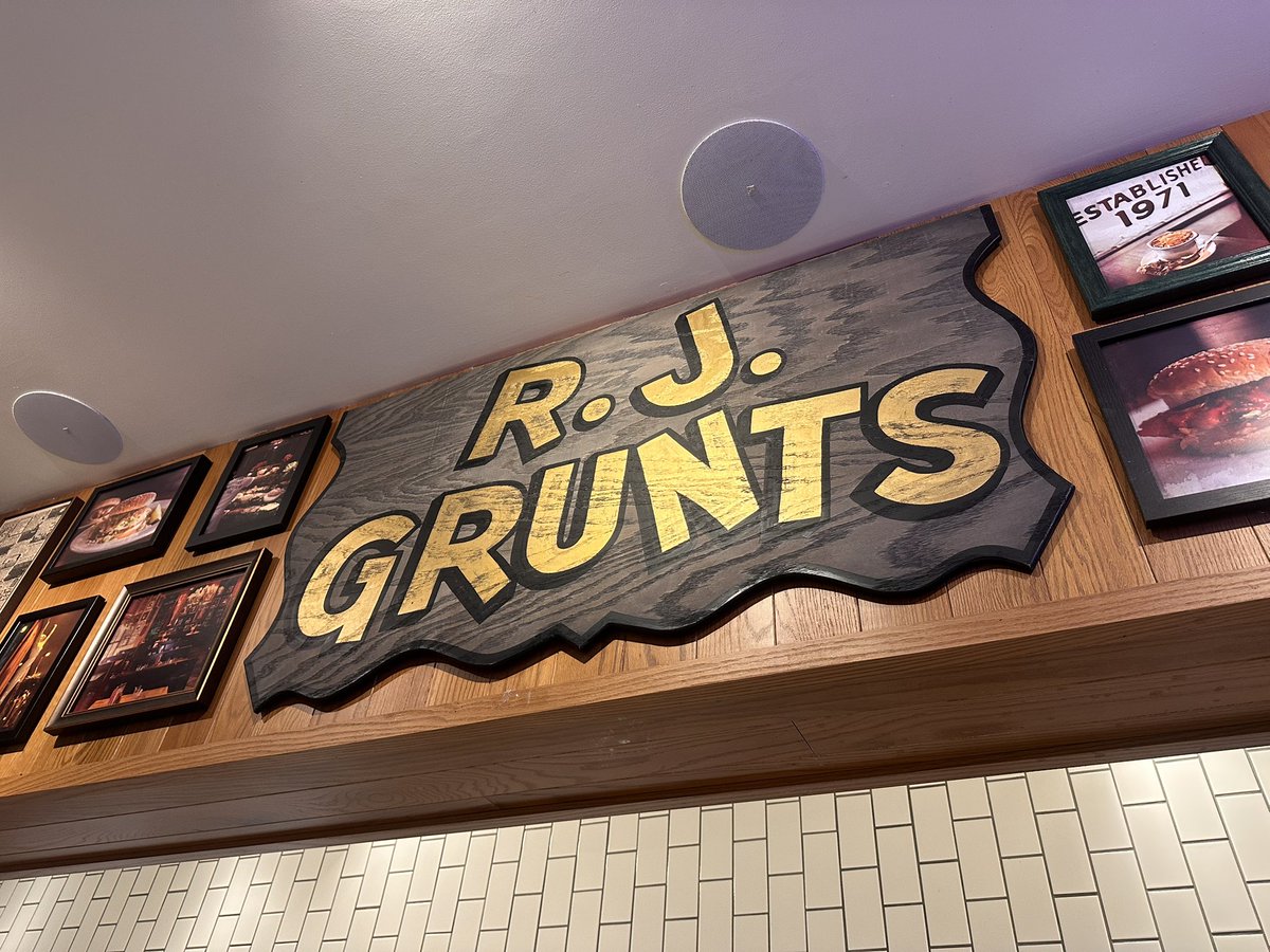 seanyodarouse's tweet image. Connecting in Chicago and my layover is long enough to get a Chicago Handshake. #Calgorithm