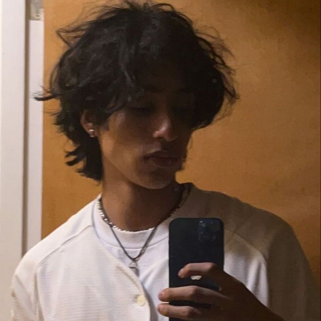 𝔉𝔩𝔞𝔤𝔯𝔞𝔫𝔱𝔢

Onde Pomba é pego espionando um time rival.
                                 ou
Onde Franco encontra um rapaz de outro time o observando.

#Hexatombe — ★ —#Frambo