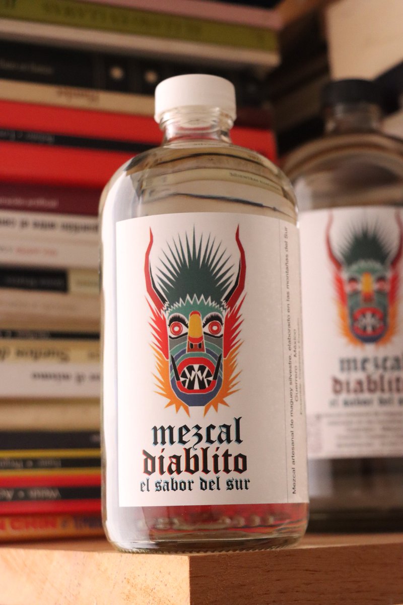 Ve preparando tus obsequios navideños. Nosotros te proveemos el mezcal!!!
Nuestro #mezcal es artesanal del estado de #Guerrero. 
Estamos en el Centro Histórico de la #CDMX