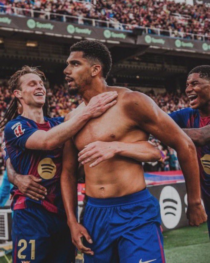 TheHateCentral's tweet image. A stoppable force.
A movable object.
One of the UCL players of all time.

RONALD ARAUHOE. 👏👏👏