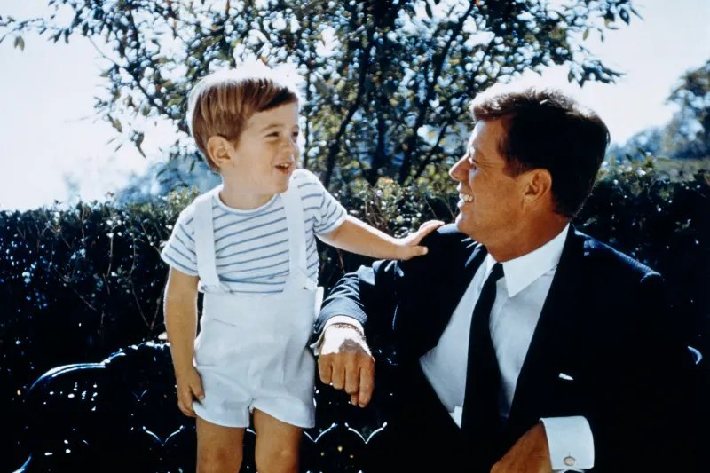 _marilenaki's tweet image. Remembering to the  beautiful and talented JFK Jr. who died tragically  a plane crash in 1999.
#botd in 1960.