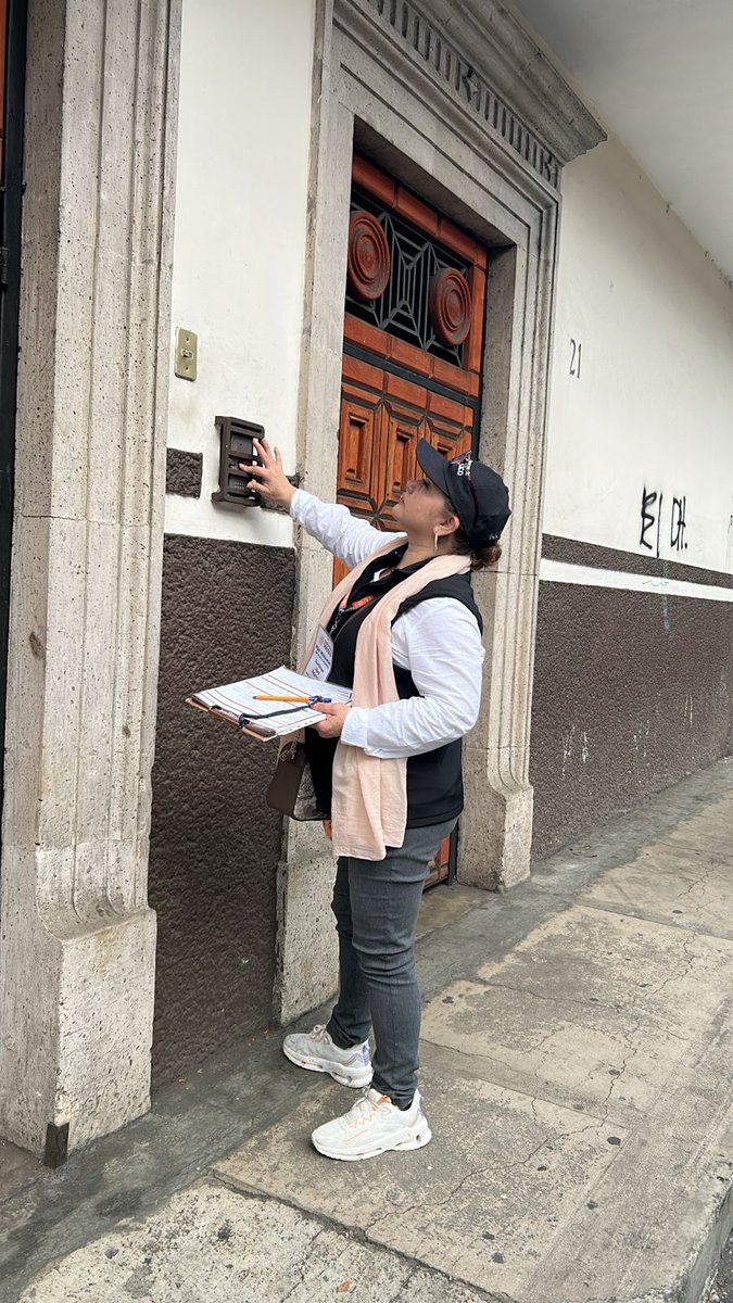 Tocando puertas, #CasaPorCasa  en #Uruapan #PlanMichoacán #PorLaPazYlaJusticia <a href="/GobiernoMX/">Gobierno de México</a> <a href="/SSPCMexico/">Secretaría de Seguridad y Protección Ciudadana</a> 🇲🇽