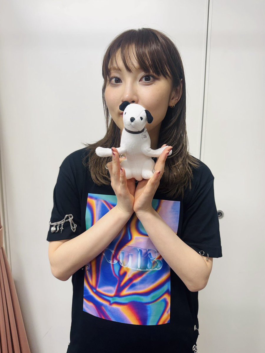 おはようございます。今日は家入レオちゃんの19枚目のシングルMirrorが