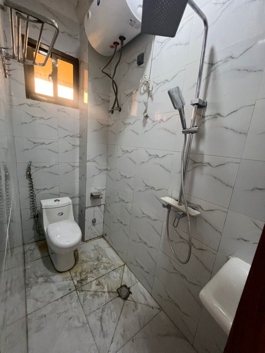 #Immo #Maison #Parcelle
🌟🌟🌟PLUSIEURS APPARTEMENT NOUVELLE CONSTRUCTION MISENT EN LOCATION SUR LA PRINCIPALE AV: FLAMBEAUX À GOMBE
☎️+243 993961656
💥RÉF: NON LOIN DE CENTRE VILLE 
🌟1e CATÉGORIES
👉3 grde chambres
👉Double salon
👉cuisine équipe
👉3 salles de bain
👉balcon