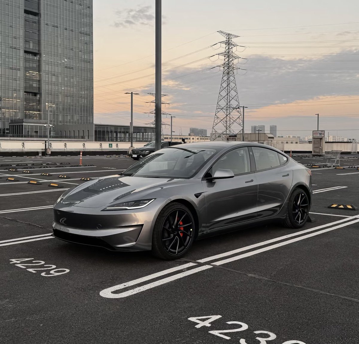 The Tesla Newswire tweet media