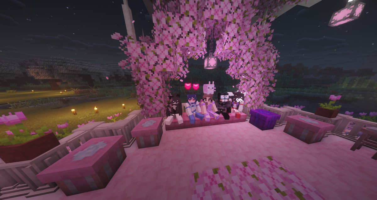 wvvj_'s tweet image. ماعندكم مثل صديقاتي مسوين لي حفلة ملكتي بماينكرافت