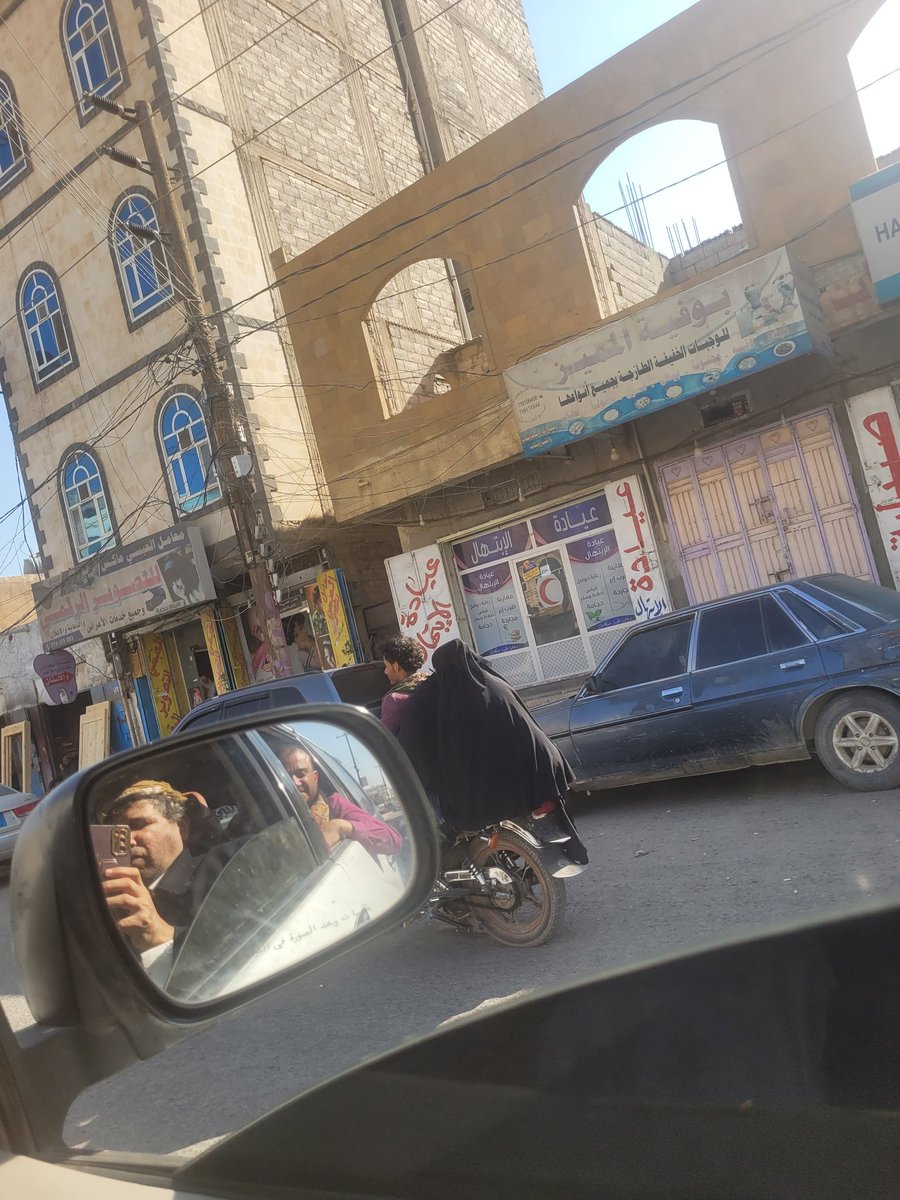 "1"
الفستان الذي هزّ نخوتهم وصور الجوع التي لم تهزّ شعرة في رؤوسهم: عن نساء اليمن بين تحريض المنصات وجحيم الفقر:

عبدالوهاب قطران:

لماذا لايتفاعل معنا احد عندما نكتب وننشر ونتضامن مع المختطفين المغيبين بسجون صنعاء منذ سنوات واشهر واخرهم سجناء ذكرى عيد ثورة ٢٦ سبتمبر وهم بالمئات