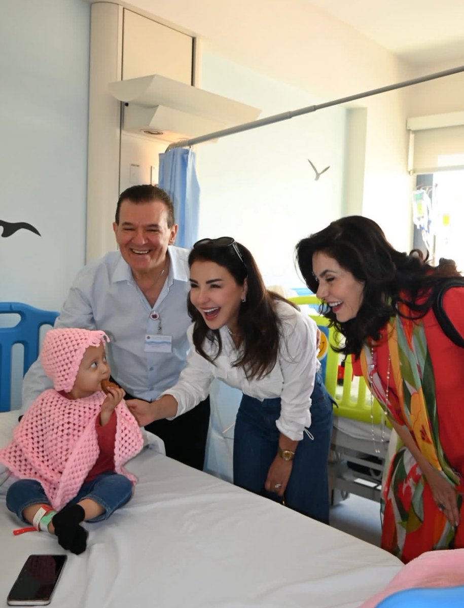 NourAtakiii's tweet image. @MaguyBouGhosn
لما #ماغي_بو_غصن تكون موجود المحبة بتصير أكبر حضورها بهالصورة مش زيارة هو رسالة: فينا نخفّف وجع، فينا نرجّع أمل، وفينا نكون سند لأولاد عم يحاربوا كل يوم...شكراً ماغي لأنّك بتضلي تثبتي إنو الإنسانية فعل مش كلمة✨🤍