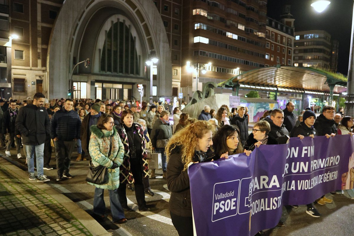 Salimos a la calle para poner fin a la Violencia de género. Por la Igualdad, por la libertad, contra el negacionismo.

Pon fin para tener un principio.

#25N
#NiUnaMenos 
#SocialistasContraLaViolenciaDeGénero