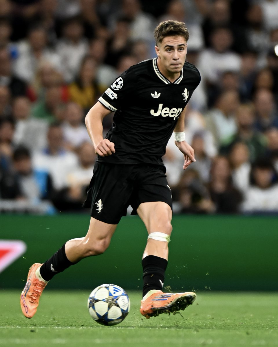 juventusfc's tweet image. 1️⃣0️⃣0️⃣ presenze in ⚪️⚫️ anche per Kenan Yildiz ⭐️