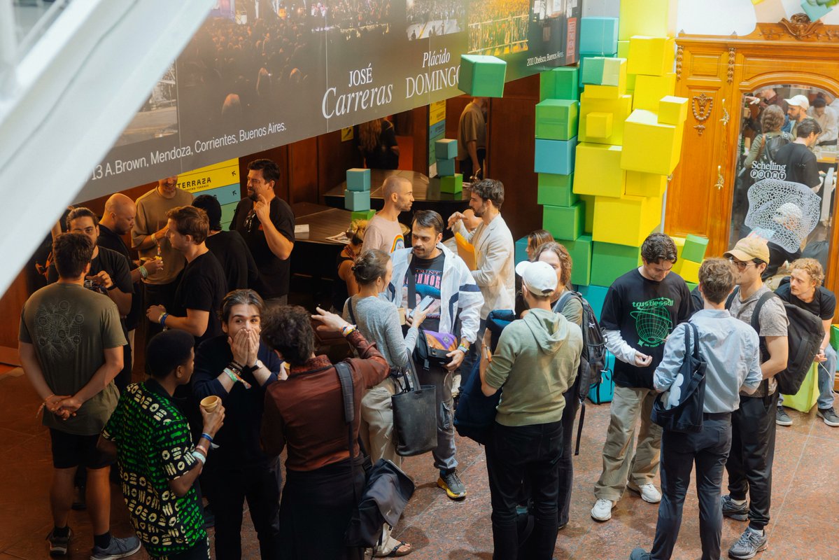 gitcoin's tweet image. The internet algorithm rewards noise.

A room full of builders rewards signal.

Conferences are our most powerful signal filter 🧠