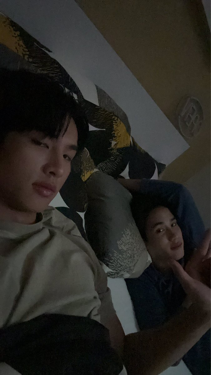 surfjavabrasil's tweet image. Quando depois do episódio 5 de H2H o Java postou aqui que &quot;queria ter alguém pra dormir abraçado igual na série&quot; e horinhas depois o Surf postou essa foto 🫠

#1YearWithSurfJava
[#swensurf #javabh #surfjava]