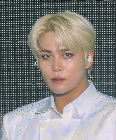 ZRevie_A's tweet image. Wait a damn minute...