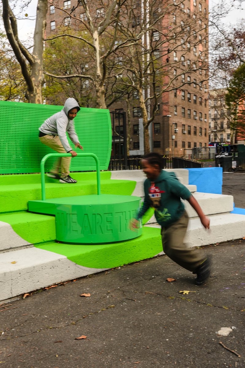 communityfundny's tweet image. Created through a powerful collaboration between the @communityfundny, @NYCHA, @TheUrbanConga, the Aronson Family Foundation, and the Center for Justice Innovation, this project demonstrates what’s possible when residents lead the vision for their own community spaces.

🎨 What’s…