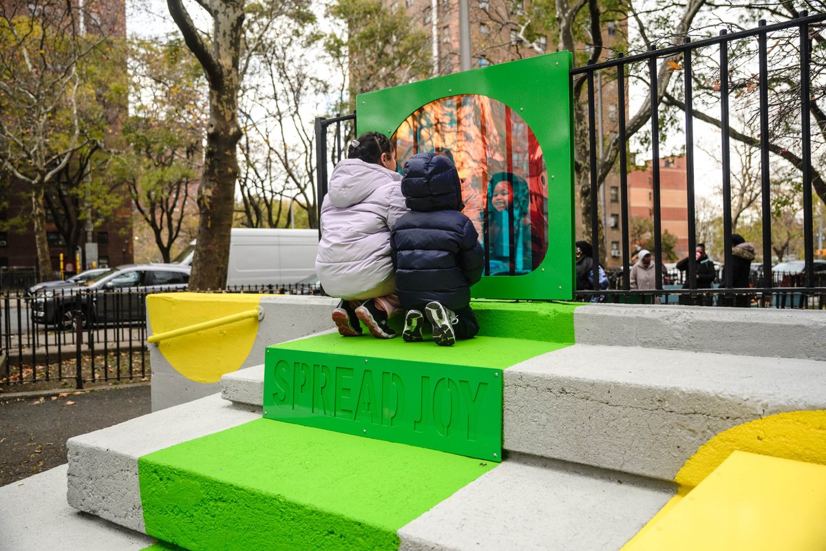 communityfundny's tweet image. Created through a powerful collaboration between the @communityfundny, @NYCHA, @TheUrbanConga, the Aronson Family Foundation, and the Center for Justice Innovation, this project demonstrates what’s possible when residents lead the vision for their own community spaces.

🎨 What’s…