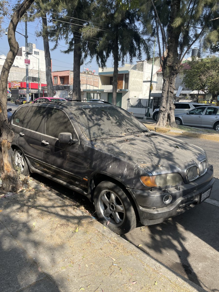 Diegoelvet's tweet photo. @SSC_CDMX auto abandonado desde hace 1 mes. Cecilio Robelo 435, col Jardin Balbuena en @A_VCarranza https://t.co/BG0zprSytM