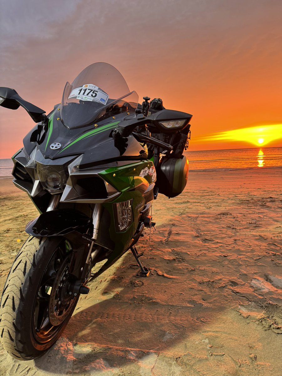 Master_Of_ZX25R's tweet image. おはようございます😊

昨日は朝から雨がザァーザァーと降りました☔️今日は大丈夫そうですね☺️
（AI画像じゃないですよ～笑）

本日も安全で良い1日を～🍀.*(*˙˘˙*)ஐ