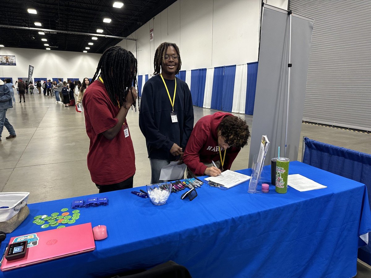 Hilldrup's tweet image. Huge thank you to @SCPSchools and all who participated in the annual Chart Your Future Expo! 🎓
It was inspiring to see so many juniors, seniors and post-grad students exploring career paths and connecting with employers. We truly enjoyed exhibiting and meeting everyone!