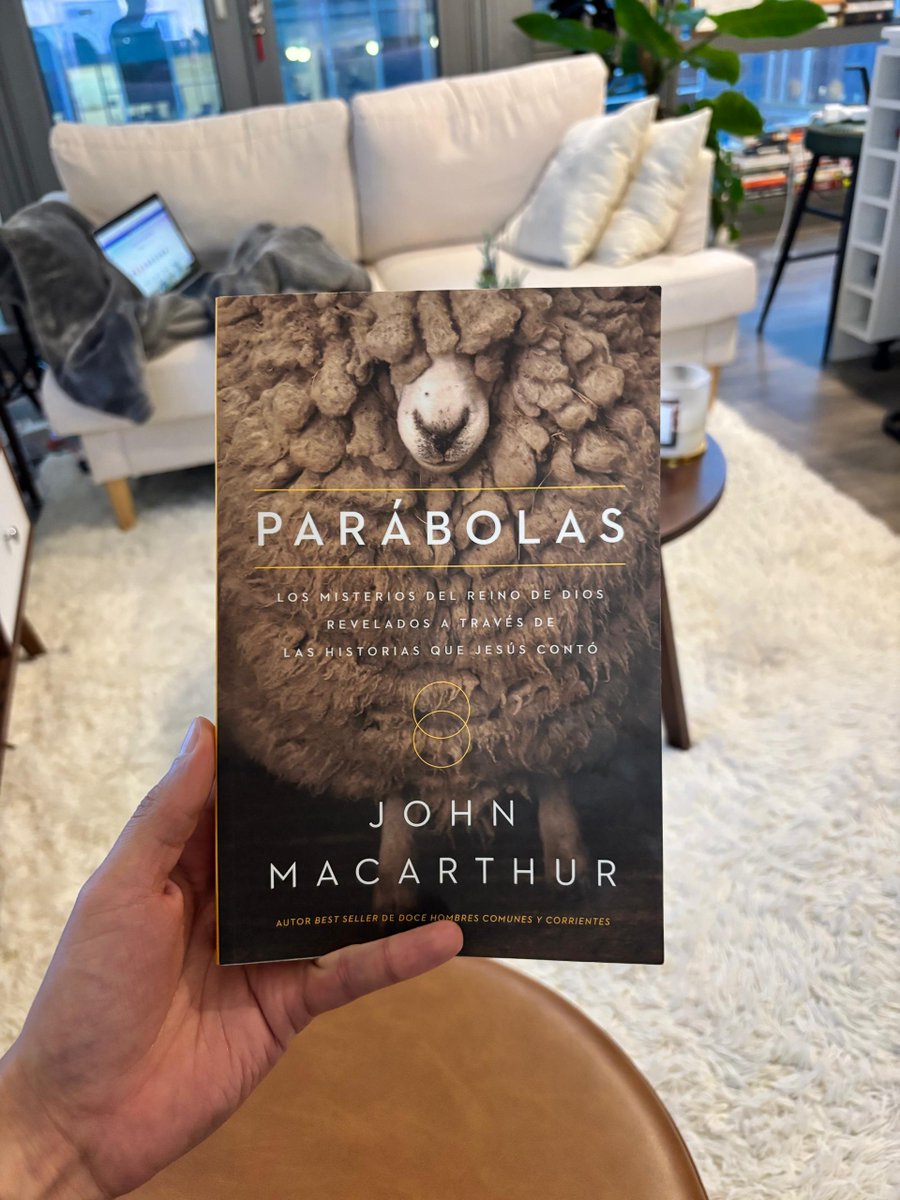 Ayer terminé “Parábolas”, de John MacArthur.

Este año he tratado de acercarme a Jesús de una manera más consciente y más seria. No desde la costumbre, sino desde el deseo real de entender quién es, cómo enseñaba y qué revela su carácter en cada una de sus palabras. En ese
