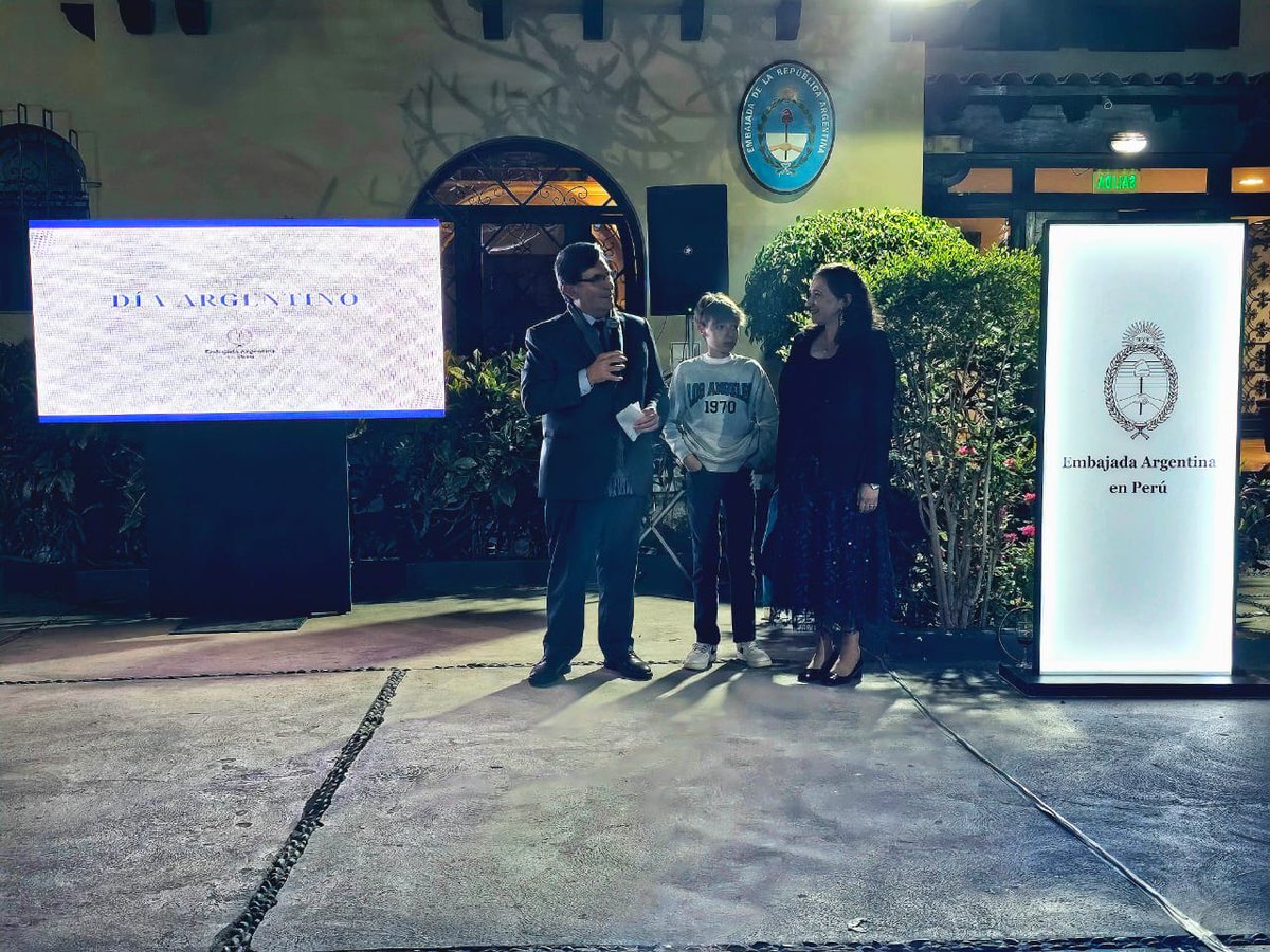 EmbArgenLima's tweet photo. Se realizó en la Embajada el Día Argentino, una actividad de promoción comercial que tiene el objetivo de promover las exportaciones argentinas y la generación de nuevos vínculos comerciales. https://t.co/uZV5t5YFlZ