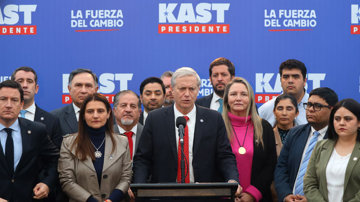 chacon_vida's tweet image. Quizás Freí Ruiz Tagle quiera ver en libertad a los asesinos de su padre.