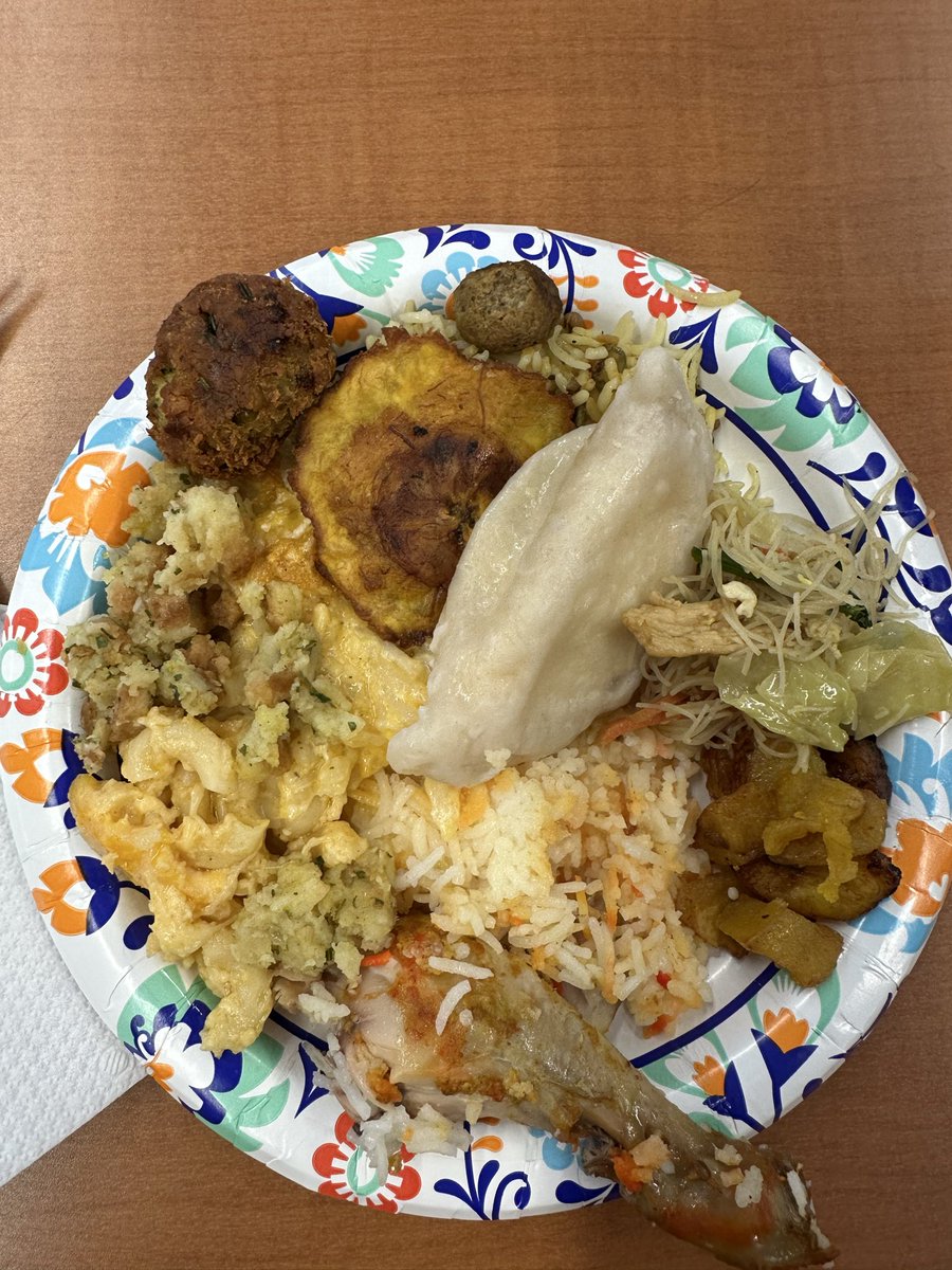 MrsKnappENL's tweet photo. I had the pleasure of attending the ENL Thanksgiving at LMS today! Ms. Pratt hosted an event for her students to share delicious multicultural foods from around the world. It was amazing, thanks so much for having me! https://t.co/0LHWjnDiBd