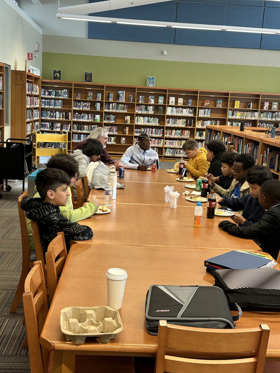 MrsKnappENL's tweet photo. I had the pleasure of attending the ENL Thanksgiving at LMS today! Ms. Pratt hosted an event for her students to share delicious multicultural foods from around the world. It was amazing, thanks so much for having me! https://t.co/0LHWjnDiBd