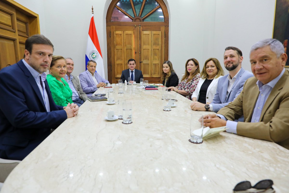 mreparaguay's tweet image. Canciller se reunió con representantes de la Cámara Paraguaya de Exportadores. Conversaron sobre los planes para el 2026.

➡️ n9.cl/e9mzj