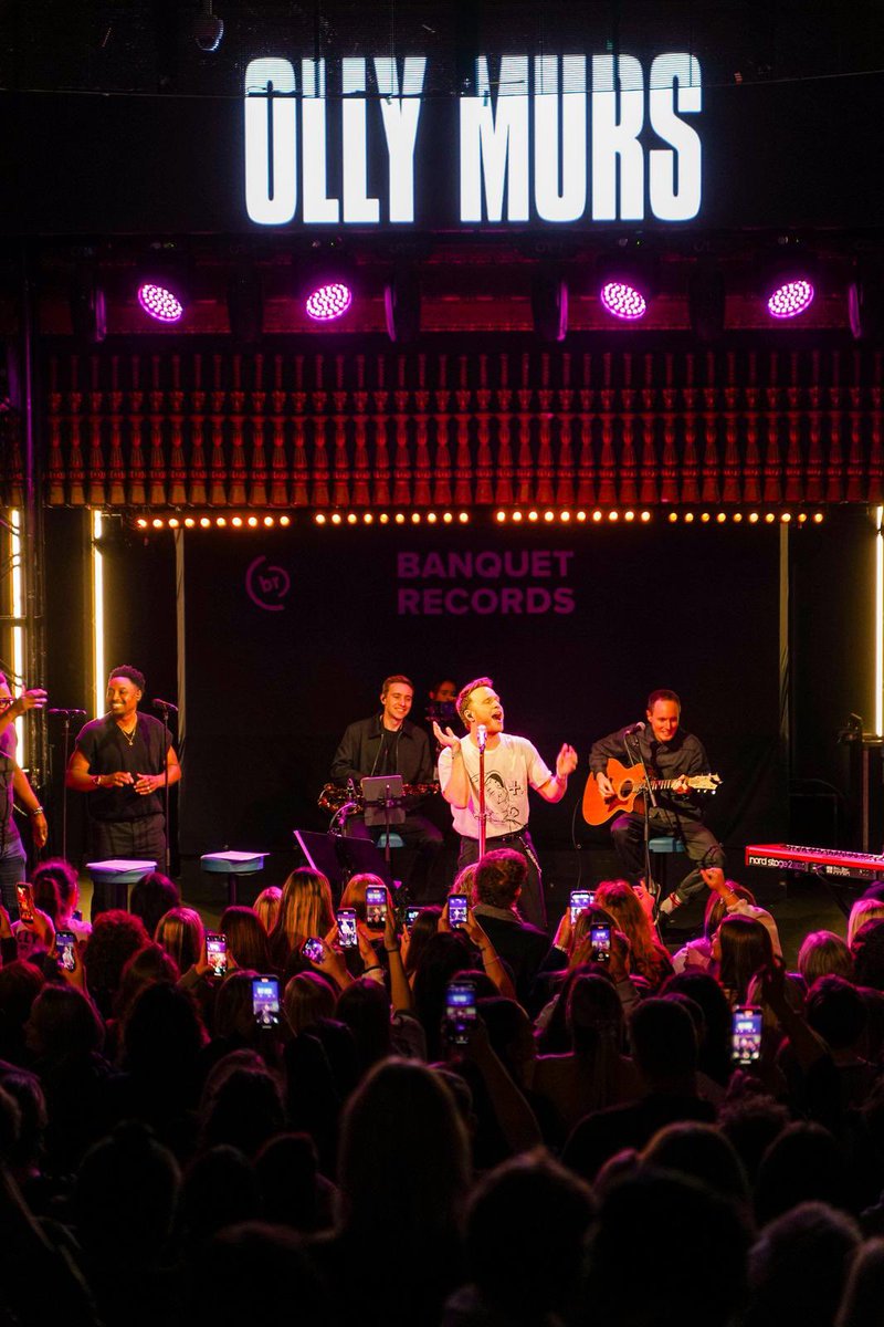 BanquetRecords's tweet image. the inimitable Olly Murs back in Kingston tonight in the week of release of new album Knees Up 
📷: @BobbyVMedia