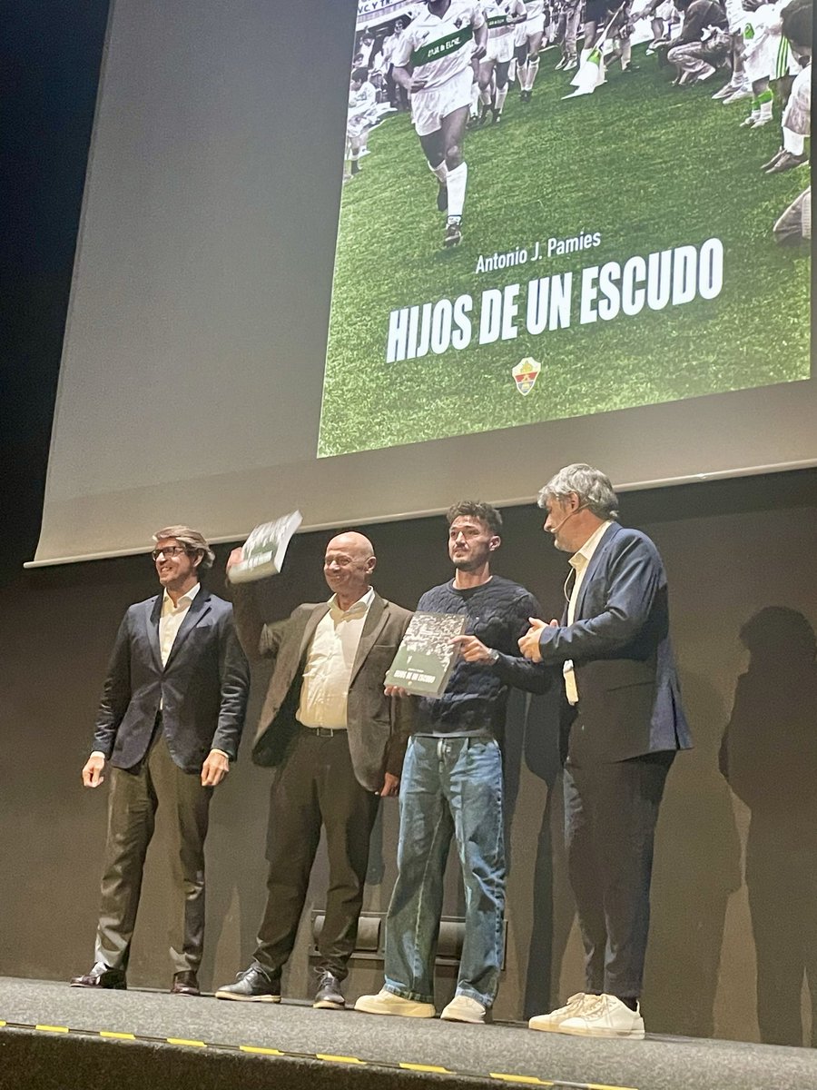 Bravo, <a href="/Apamies71/">Antonio J. Pamies</a>. Gracias a tu labor y de la otros colegas de pasión y profesión, la historia del #ElcheCF se perpetuará en el tiempo.

¡Has estado genial en la presentación! 

🙌💚