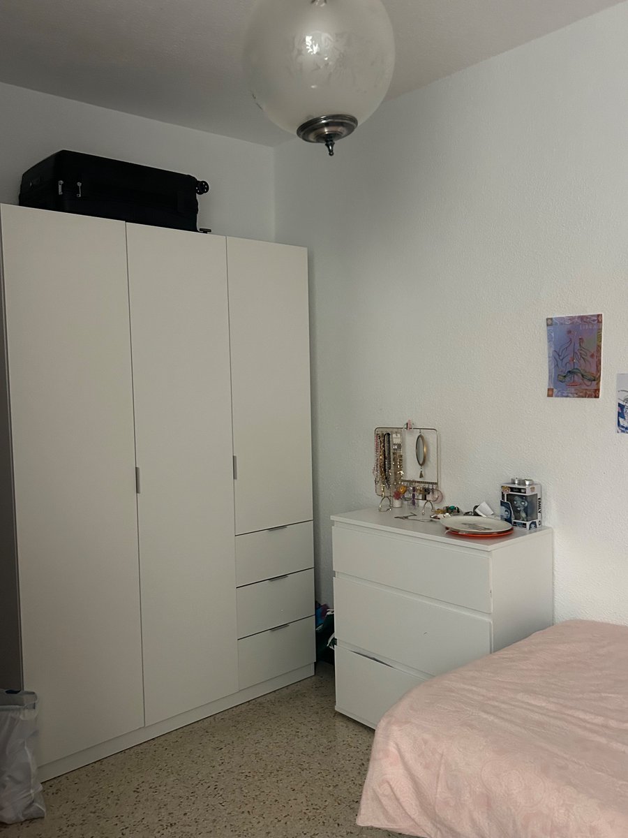 CrendeLucia's tweet image. Holiii! Dejo mi habitación libre a partir de diciembre! El piso está en ancha de capuchinos y son 250€ al mes + gastos, más info por ig: luciacrende 
#granada #granadapisos #pisos