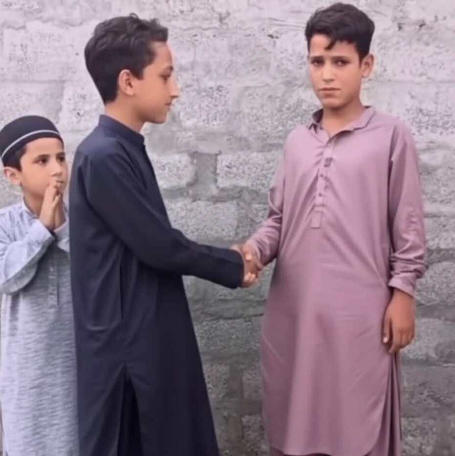 O1saac69's tweet photo. کچ: دەنگی بەسەرا بەرز کردمەوە جارێ تر مەرحەبایی ناکەم
کوڕ دوای ئەوەی ئەژداوی یەکیان سوتاند: https://t.co/ph7PijSjzN