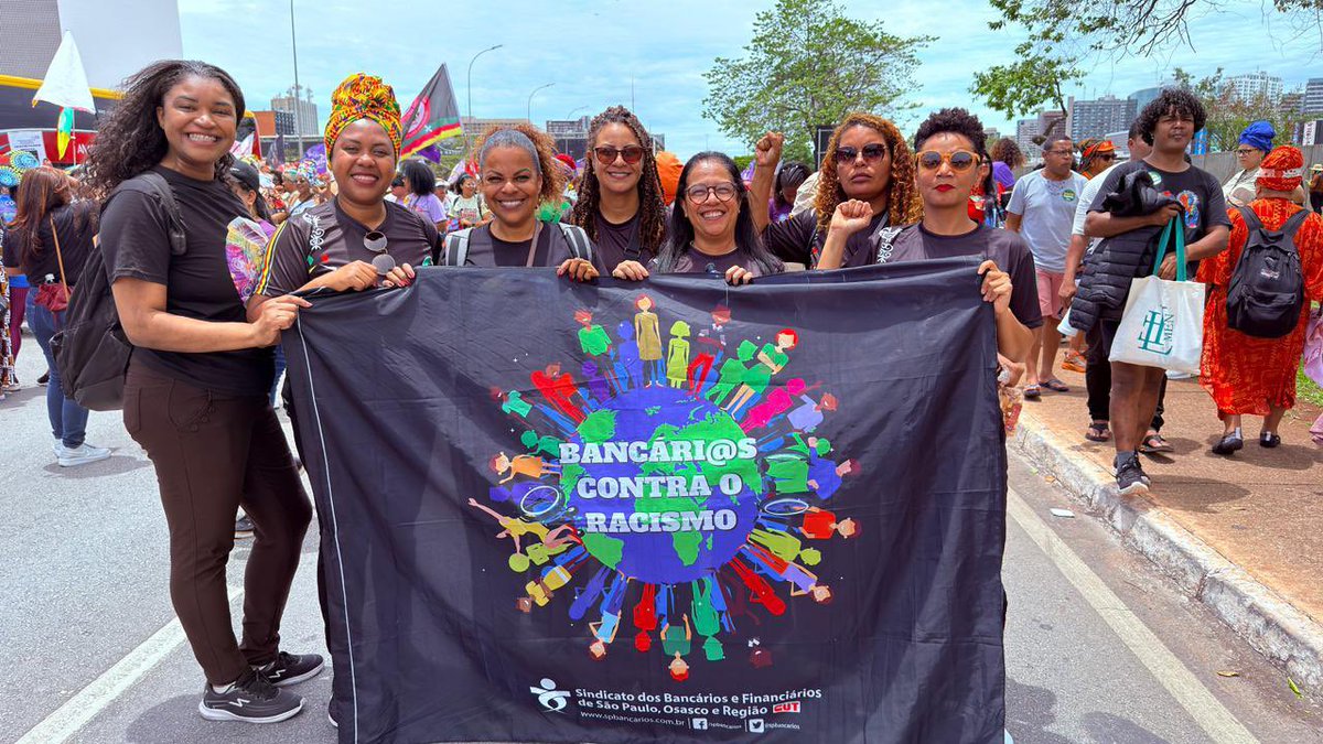 spbancarios's tweet image. Milhares de mulheres marcham em Brasília nesta terça pela 2ª Marcha das Mulheres Negras, reivindicando reparação, bem viver e direitos. Dirigentes do Sindicato dos Bancários participam defendendo inclusão e igualdade no setor financeiro.