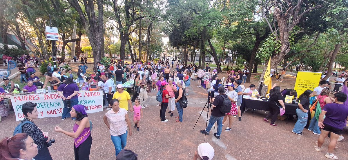 paromujerespy's tweet photo. Ya estamos en la Plaza Uruguaya disfrutando de la Feria Feminista, para luego marchar desde las 19:00. ¡Por nuestros derechos y contra todas las violencias! 🙋🏻♀️
#25NPy💜 https://t.co/YbrPYI7Lv6