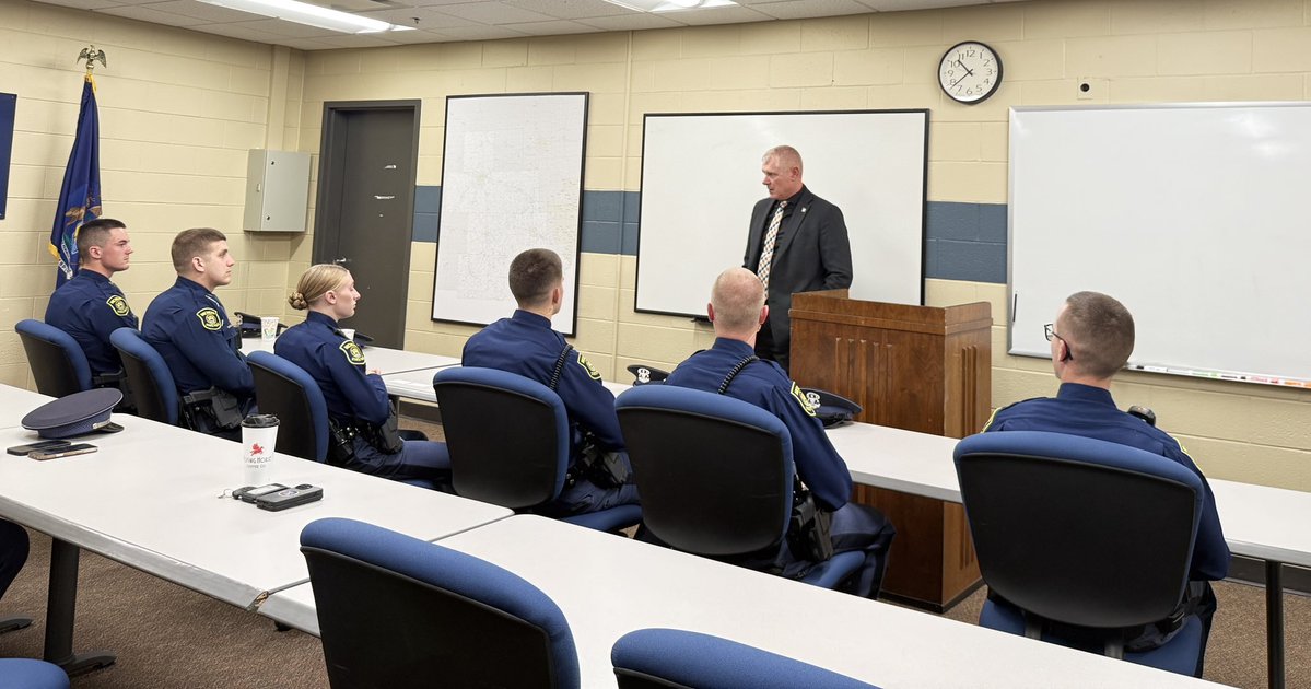 MSPFirstDist's tweet image. Today, our newly graduated MSP troopers assigned to the district had the opportunity to meet with First District Command for an important conversation about the expectations, values, and proud traditions that define the Michigan State Police. During their orientation, the…