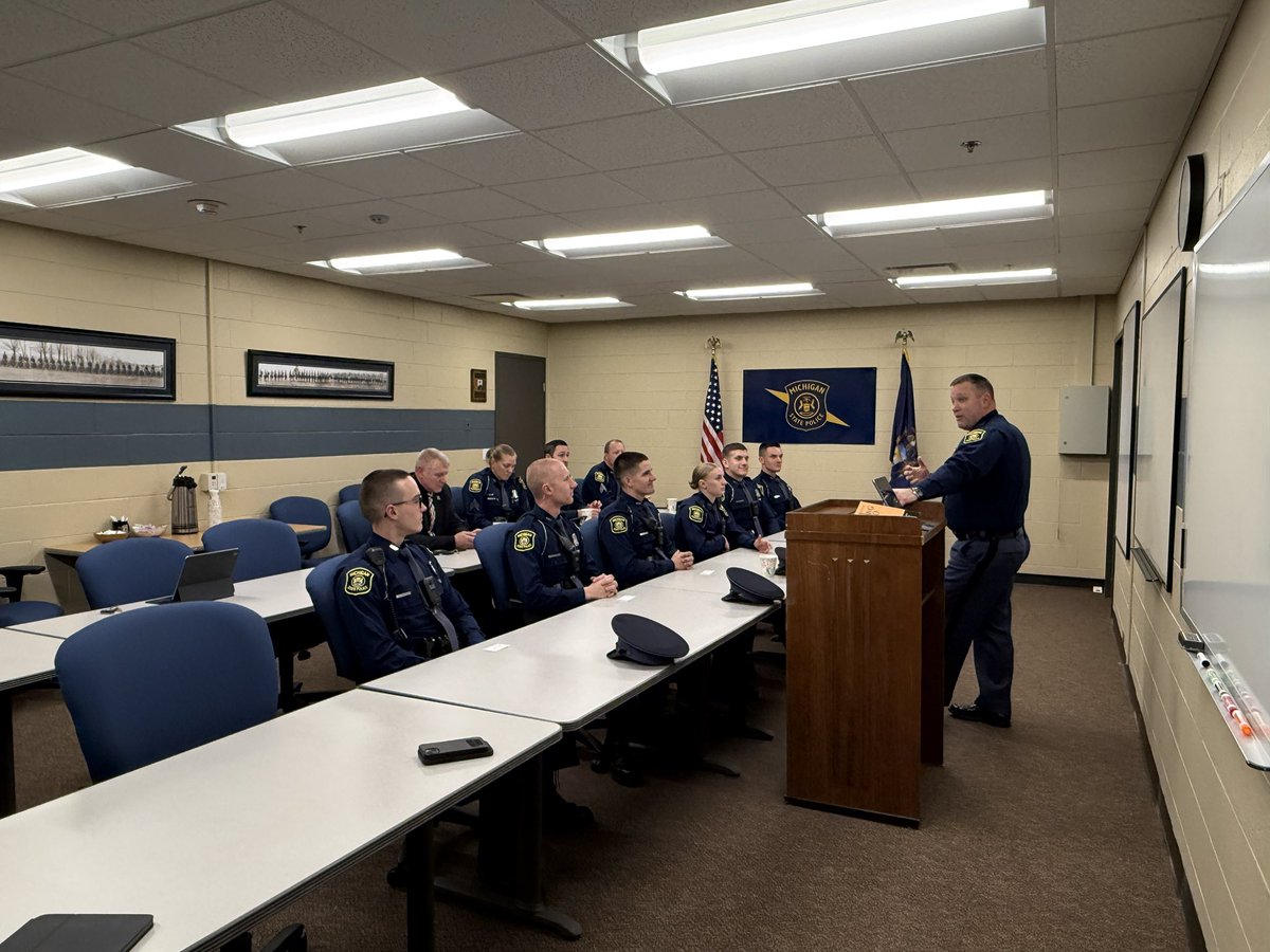 MSPFirstDist's tweet image. Today, our newly graduated MSP troopers assigned to the district had the opportunity to meet with First District Command for an important conversation about the expectations, values, and proud traditions that define the Michigan State Police. During their orientation, the…
