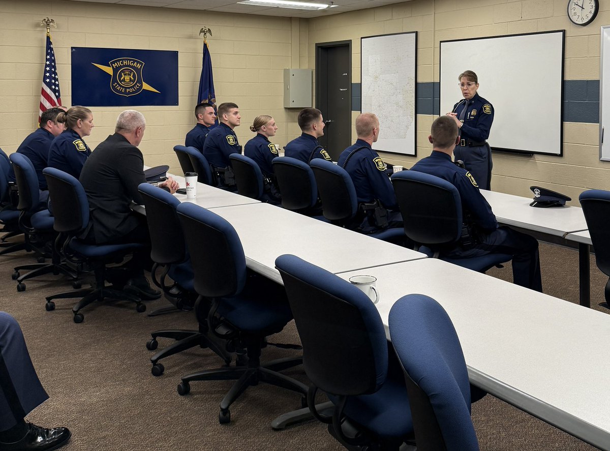 MSPFirstDist's tweet image. Today, our newly graduated MSP troopers assigned to the district had the opportunity to meet with First District Command for an important conversation about the expectations, values, and proud traditions that define the Michigan State Police. During their orientation, the…