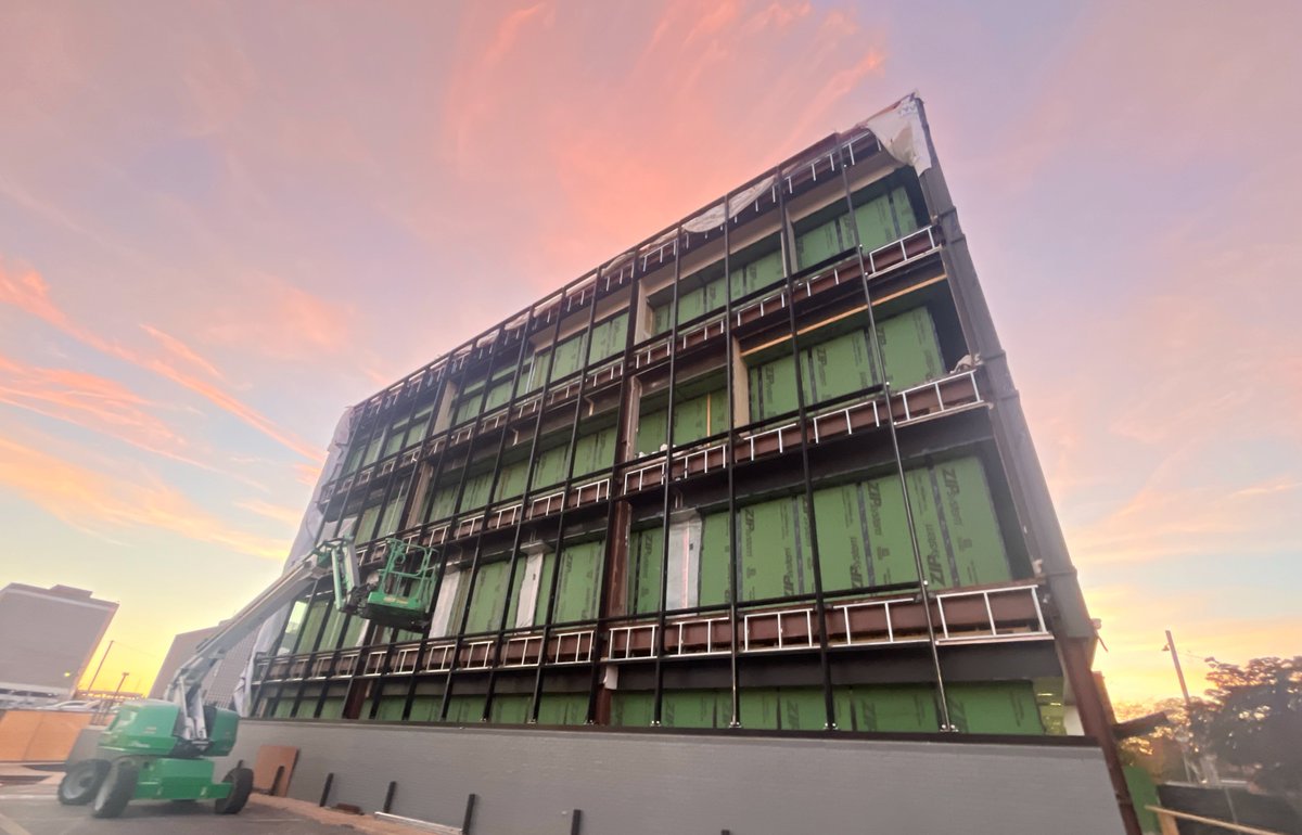 East_Harding's tweet photo. LOPFI - Local Police and Fire Retirement System UPDATE...
The new Curtain Wall is looking BEAUTIFul!  With energy saving panels &amp; a modernized look, this building is hardly recognizeable!   Cromwell Architects did an amazing job bringing an improved eco footprint to this project. https://t.co/gXwG2vLQaP