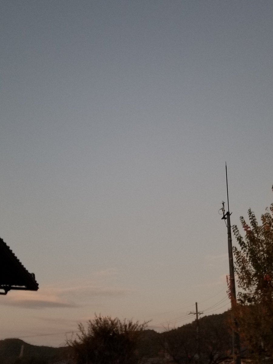 sakurahappy5181's tweet image. おはようさんでございます

6時18分の空です
眠りの夜から
活動の朝へ
ようよう寝はりましたか

雨あがりの道、ちょっと歩いてきます

#イマソラ 
#いまそら