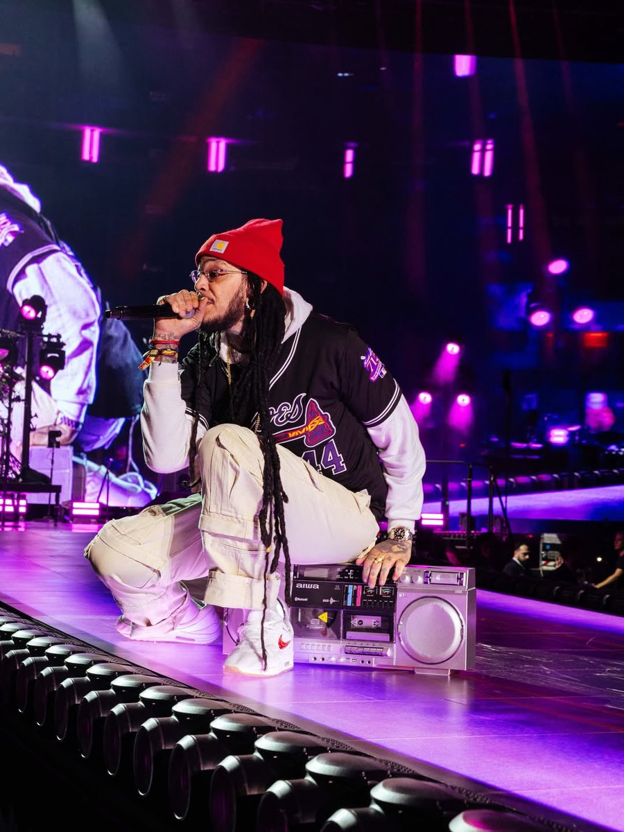 Maroon 5 tweet media