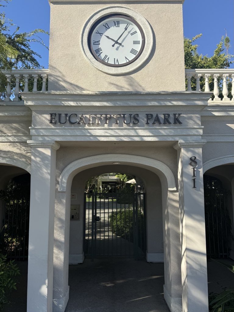 itcchampions's tweet image. ☀️🏡 We visited Eucalyptus Senior Living today to meet residents and share updates on the #InglewoodTransitConnector!

Huge thanks to everyone for the warm welcome and great questions. 💛 

Together we’re building a more connected, vibrant Inglewood. ✨🚌✨ 

#Inglewood #ITC