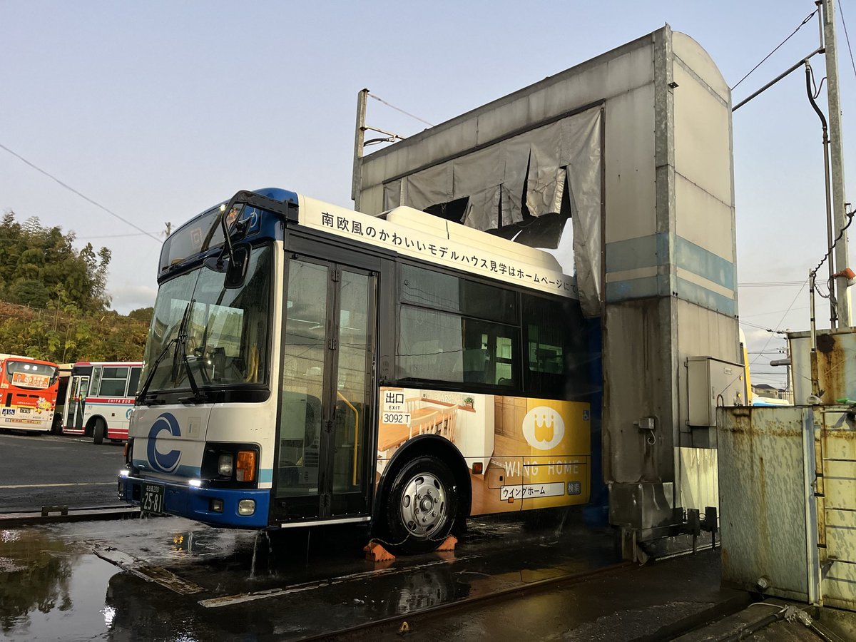 jk0abh's tweet image. 各局おはようございます。
本日も宜しくお願い致します。
朝から自分が乗るマシーンの洗車をしております🥶