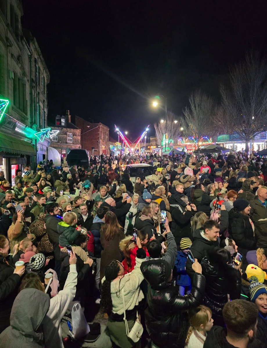 BirstallAcad13's tweet image. What a festive evening for Birstall. 🎄

Thank you to the organisers of tonight’s community event. @birstallchamber . We spy lots of Birstall pupils enjoying the festivities- what a special community to be a part of! ⭐️ #Itsbeginningtolookalotlikechristmas #Community