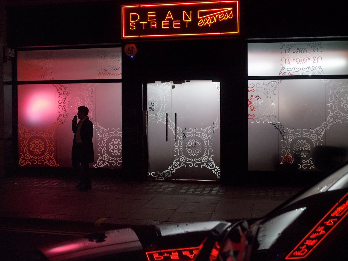 CreativeWisdom_'s tweet image. Soho, London #streetphotography #Soho #London #neon #NightPhotography #PhotographyIsArt