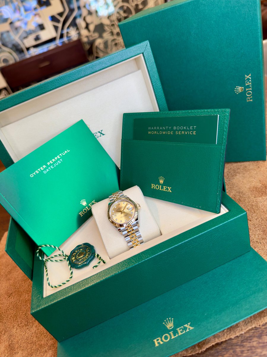 Element_iN_Time's tweet image. A wrist full of grace 💛
28mm Rolex Datejust Steel &amp;amp; 18K YG Champagne

elementintime.com/products/28mm-…