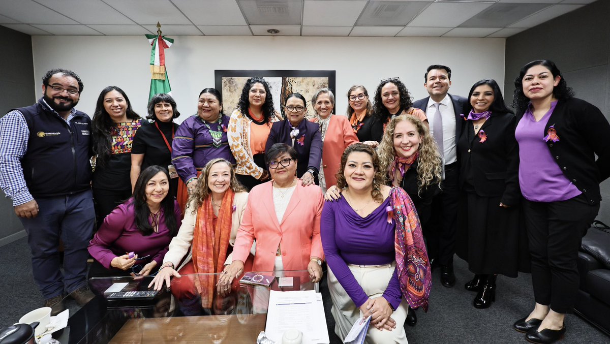 rosaicela_'s tweet image. Este #25N dimos arranque a los #16DíasDeActivismo en la @SEGOB_mx, como parte de las acciones del @GobiernoMX para garantizar una vida digna, segura y libre de violencias a todas las mujeres. 🧡👩🏽‍🎓👩🏻‍🎤👩🏻‍⚕️👩🏽‍🌾👷🏼‍♀️👩🏻‍🏫👩🏽‍⚖️ #DíaNaranja @Claudiashein @ONUMujeresMX @HeForShe