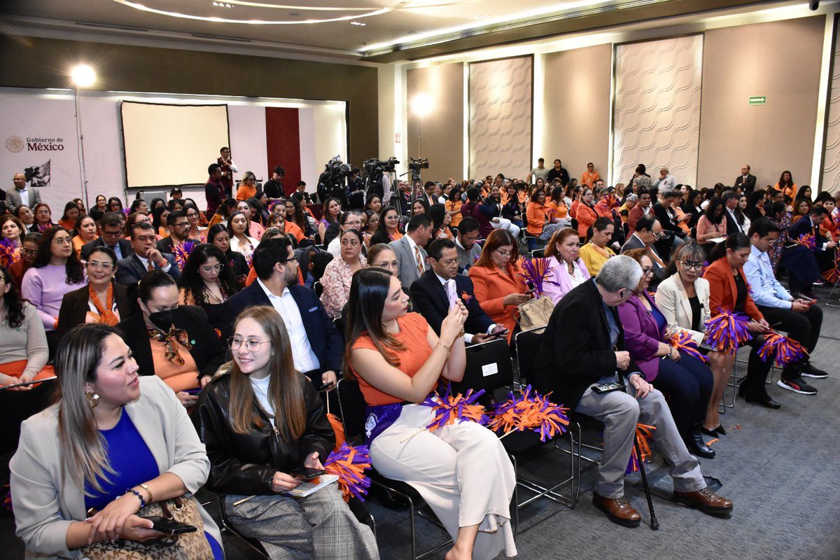 rosaicela_'s tweet image. Este #25N dimos arranque a los #16DíasDeActivismo en la @SEGOB_mx, como parte de las acciones del @GobiernoMX para garantizar una vida digna, segura y libre de violencias a todas las mujeres. 🧡👩🏽‍🎓👩🏻‍🎤👩🏻‍⚕️👩🏽‍🌾👷🏼‍♀️👩🏻‍🏫👩🏽‍⚖️ #DíaNaranja @Claudiashein @ONUMujeresMX @HeForShe