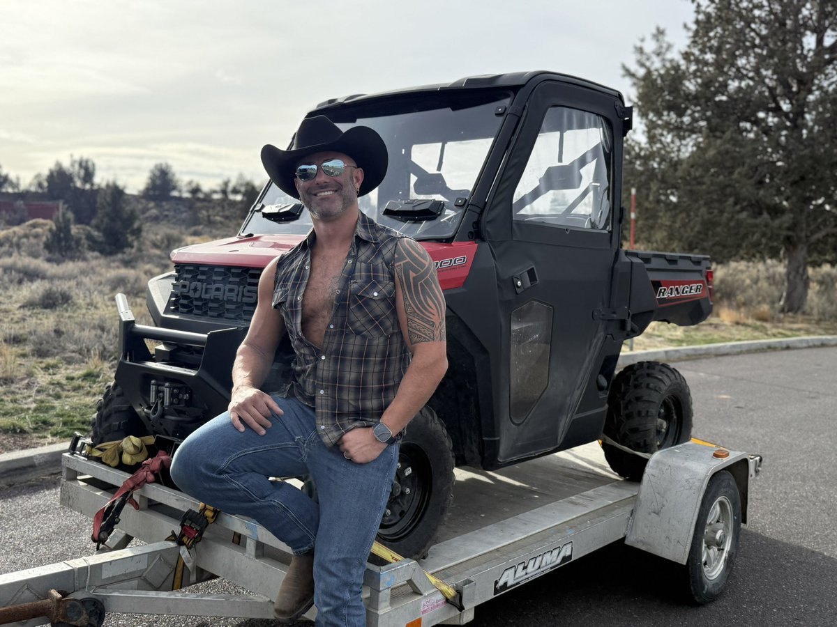 Something about long road trips gets me stupid horny… open roads and hard cocks just hit different. 

After 1300 miles, daddy finally brought home a new UTV for the ranch- and more than a few dirty memories from the ride 😈

#exposed #gayrancher #pa #princealbert #drivingnude
