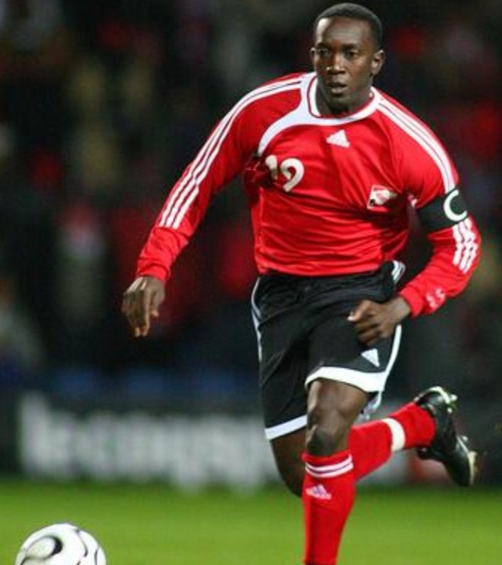 thesoccerdemic's tweet image. #OnThisDay in 2000 Dwight Yorke scored his 1️⃣0️⃣0️⃣th #Premier League goal🙌🏾
⚽️His 1️⃣st came for #Villa in 9️⃣2️⃣ &amp;amp; 100 came for #ManUtd vs #DerbyCounty in a 3-0 win✨️
🌎He made history as the 1️⃣st Caribbean-born footballer to join the #EPL 1️⃣0️⃣0️⃣ Club🔥🇹🇹 #SocaWarriors #AVFC